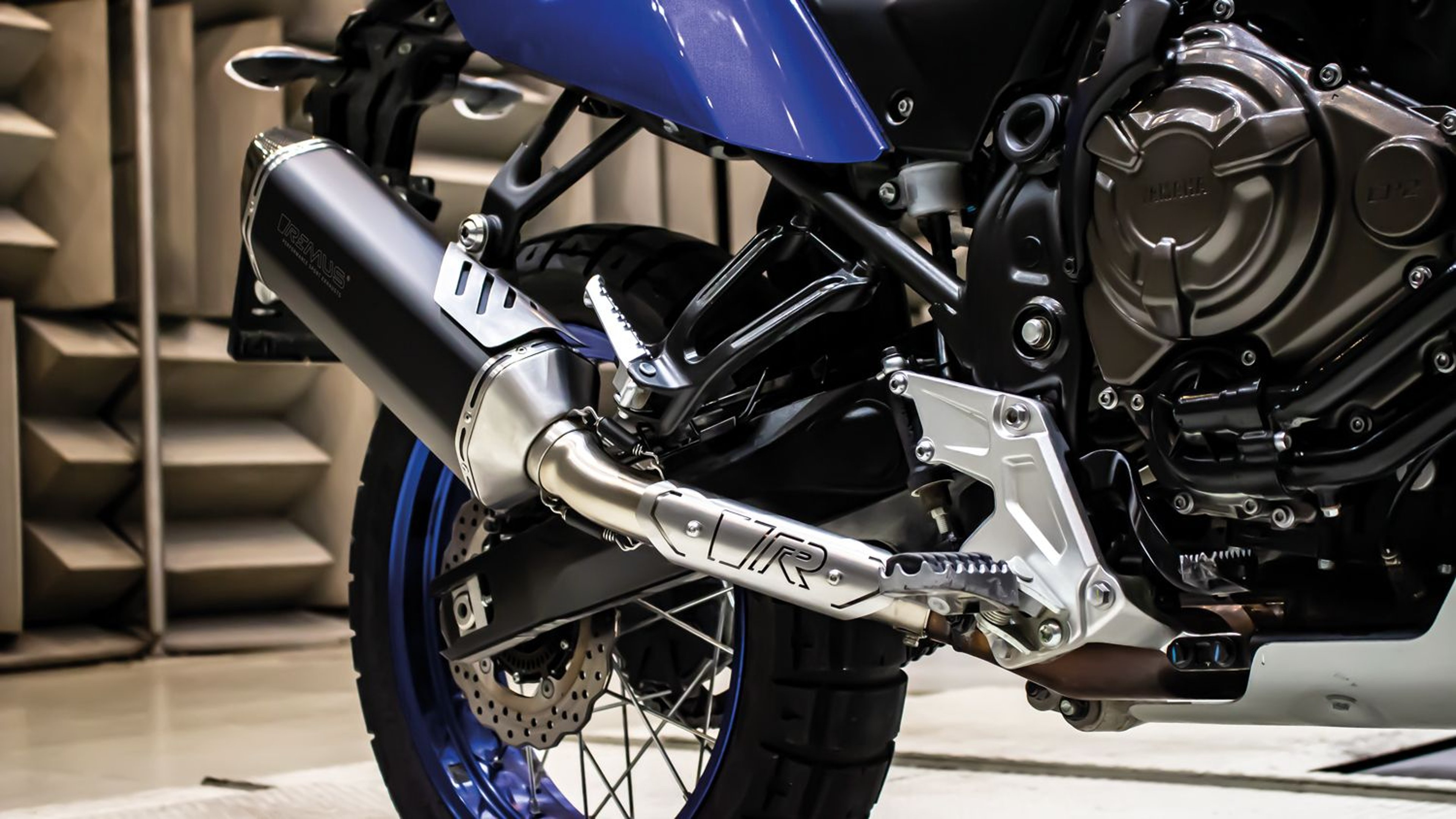 BLACK HAWK Slip on Sportauspuff für YAMAHA Ténéré 700